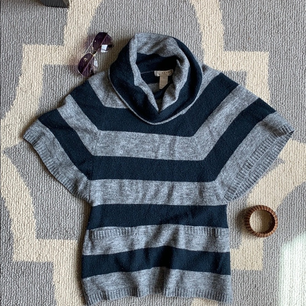 GRAY STRIPED SWEATER